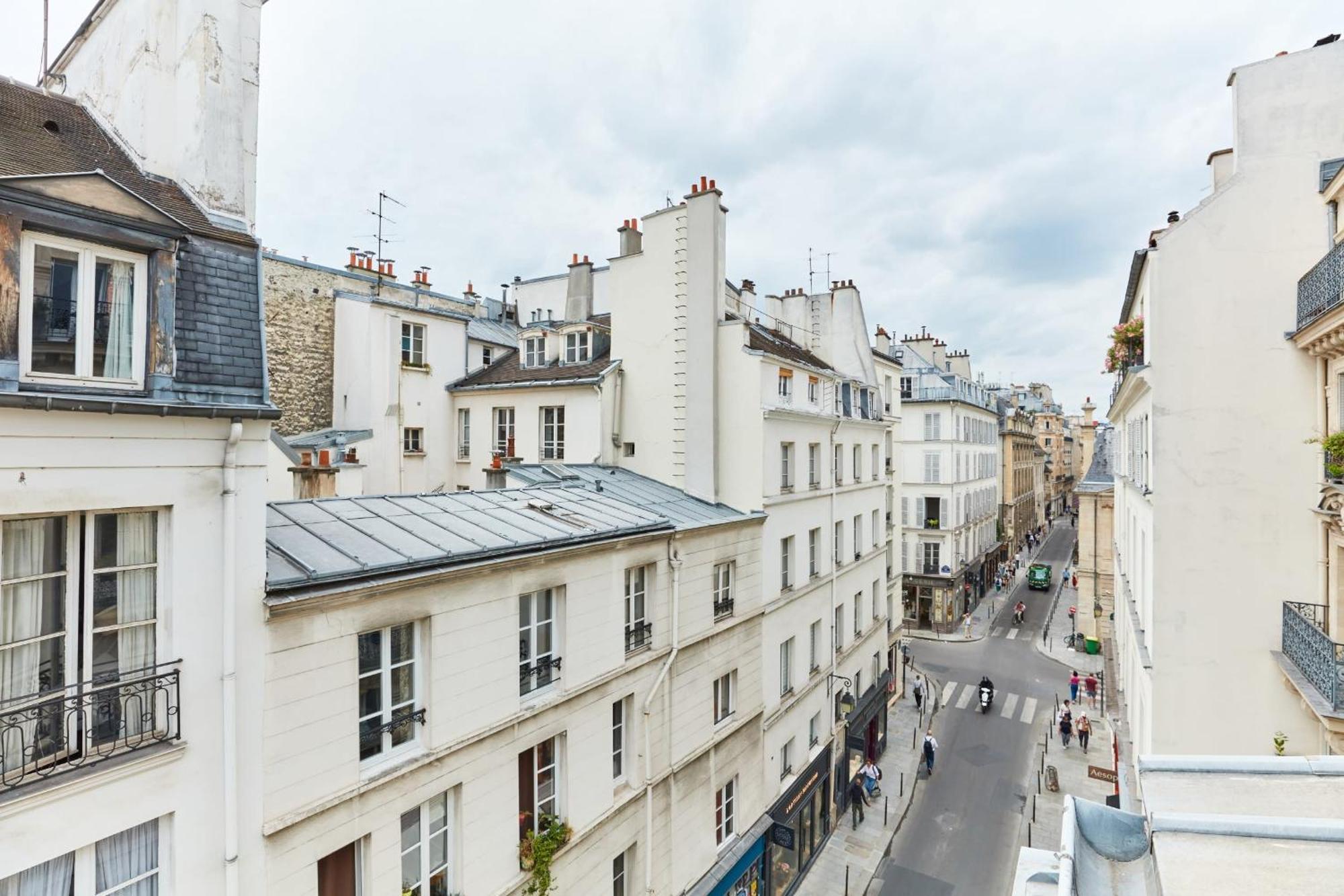 Place Des Vosges - 1Br With Balcony - Cityapartmentstay París Exterior foto